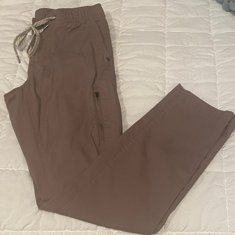 Vuori Women's Ripstop pants